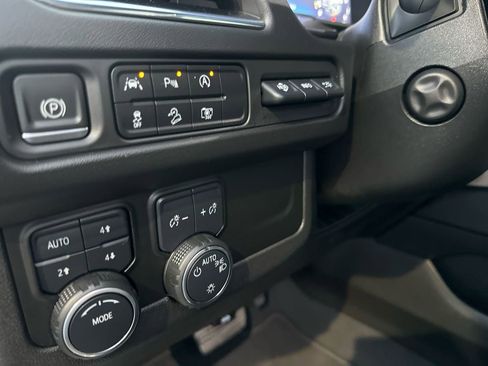 Used 2023 Chevrolet Suburban High Country w/ Premium Package 2 image 26