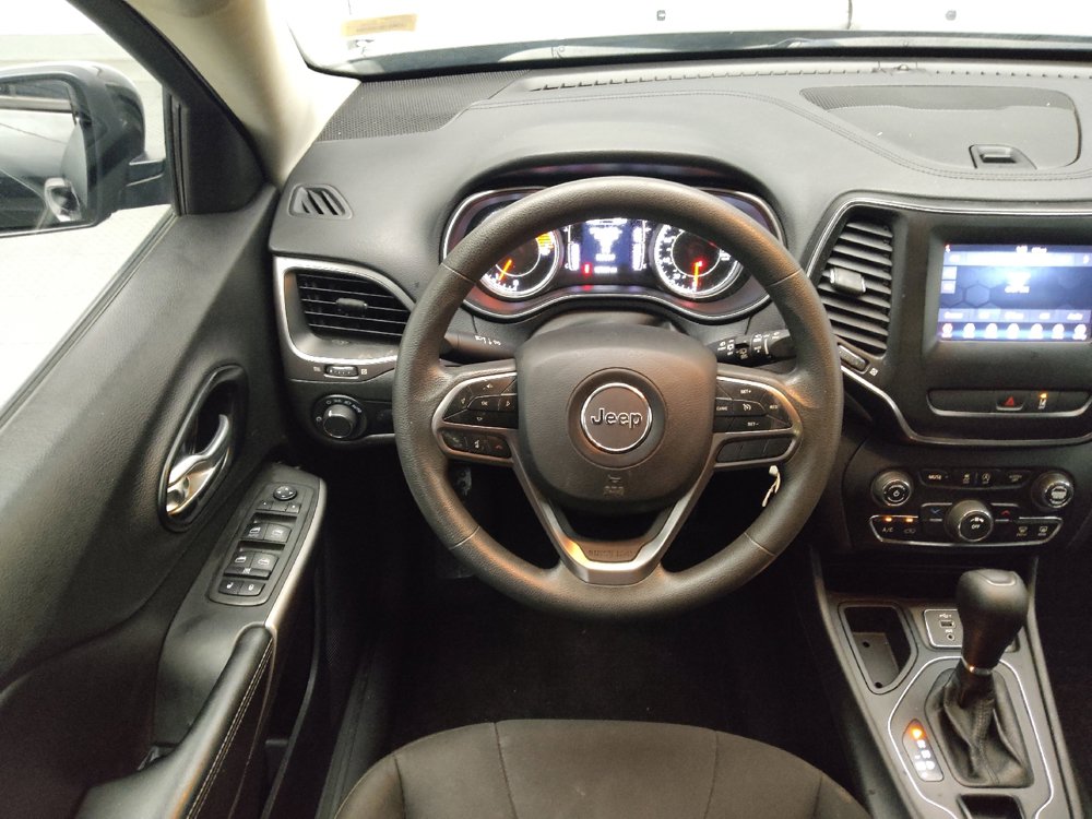 Used 2021 Jeep Cherokee Latitude w/ Mopar Interior Package FWD image 22