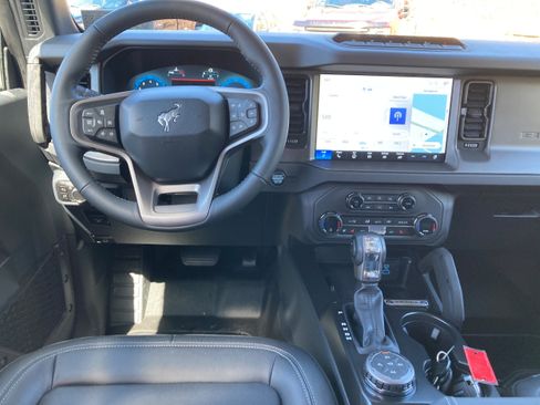 New 2025 Ford Bronco Badlands image 9