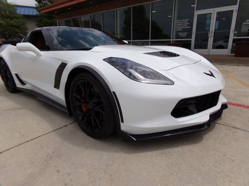 Used 2017 Chevrolet Corvette Z06 RWD image 3