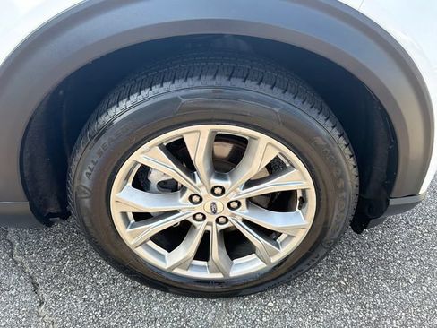 Used 2023 Ford Explorer Limited w/ Equipment Group 301A RWD image 12
