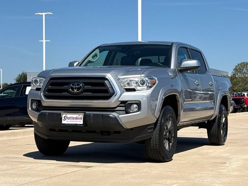 Used 2021 Toyota Tacoma SR5 RWD image 3