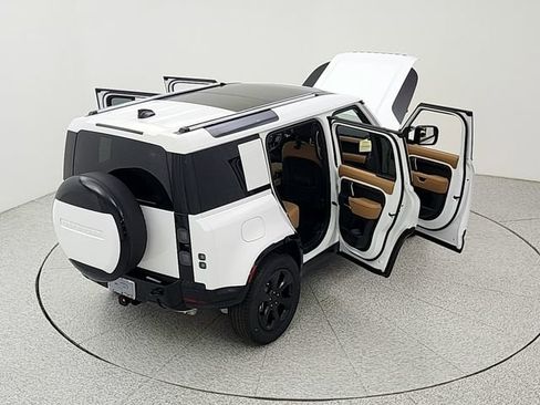 New 2026 Land Rover Defender 110 X-Dynamic SE AWD/4WD image 39