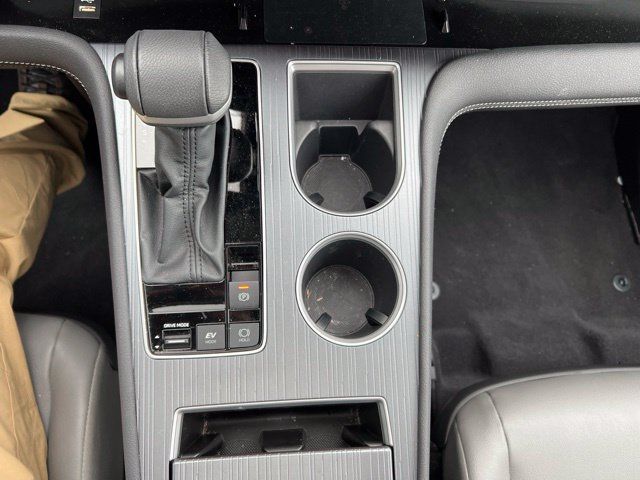 Used 2025 Toyota Sienna XLE w/ XLE Plus Package AWD/4WD image 17