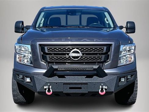 Used 2024 Nissan Titan SV w/ SV Convenience Package image 3