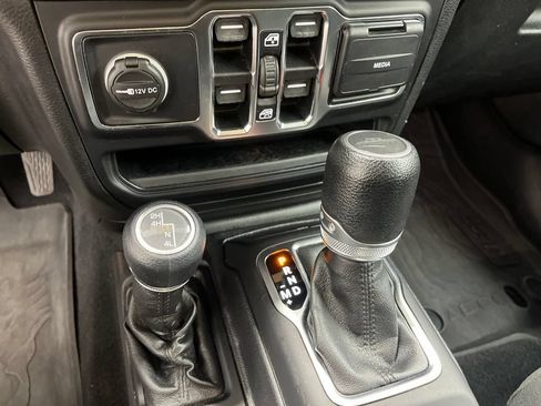 Used 2020 Jeep Gladiator Sport w/ Quick Order Package 24S AWD/4WD image 24