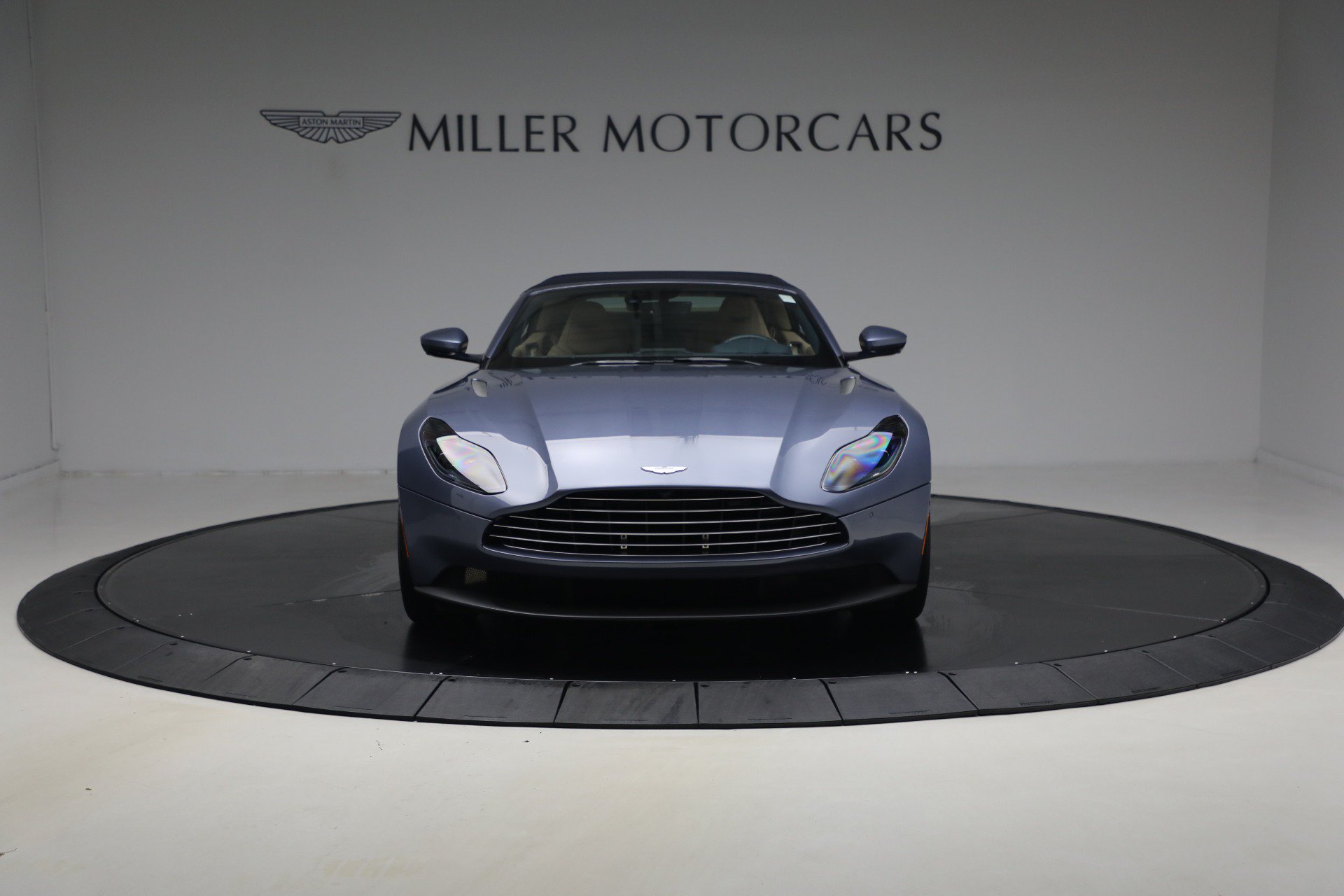 Used 2022 Aston Martin DB11 Volante RWD image 14