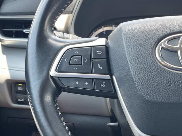 Used 2022 Toyota Highlander LE AWD/4WD image 32