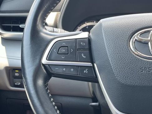 Used 2022 Toyota Highlander LE AWD/4WD image 32