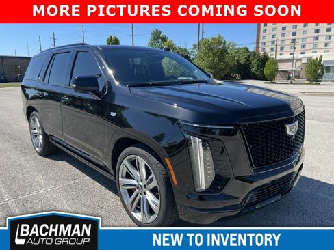 Used 2025 Cadillac Escalade Sport Platinum w/ LPO, Floor Liner Package AWD/4WD image 2