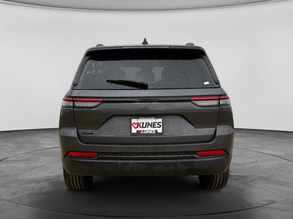 Used 2023 Jeep Grand Cherokee Altitude AWD/4WD image 9