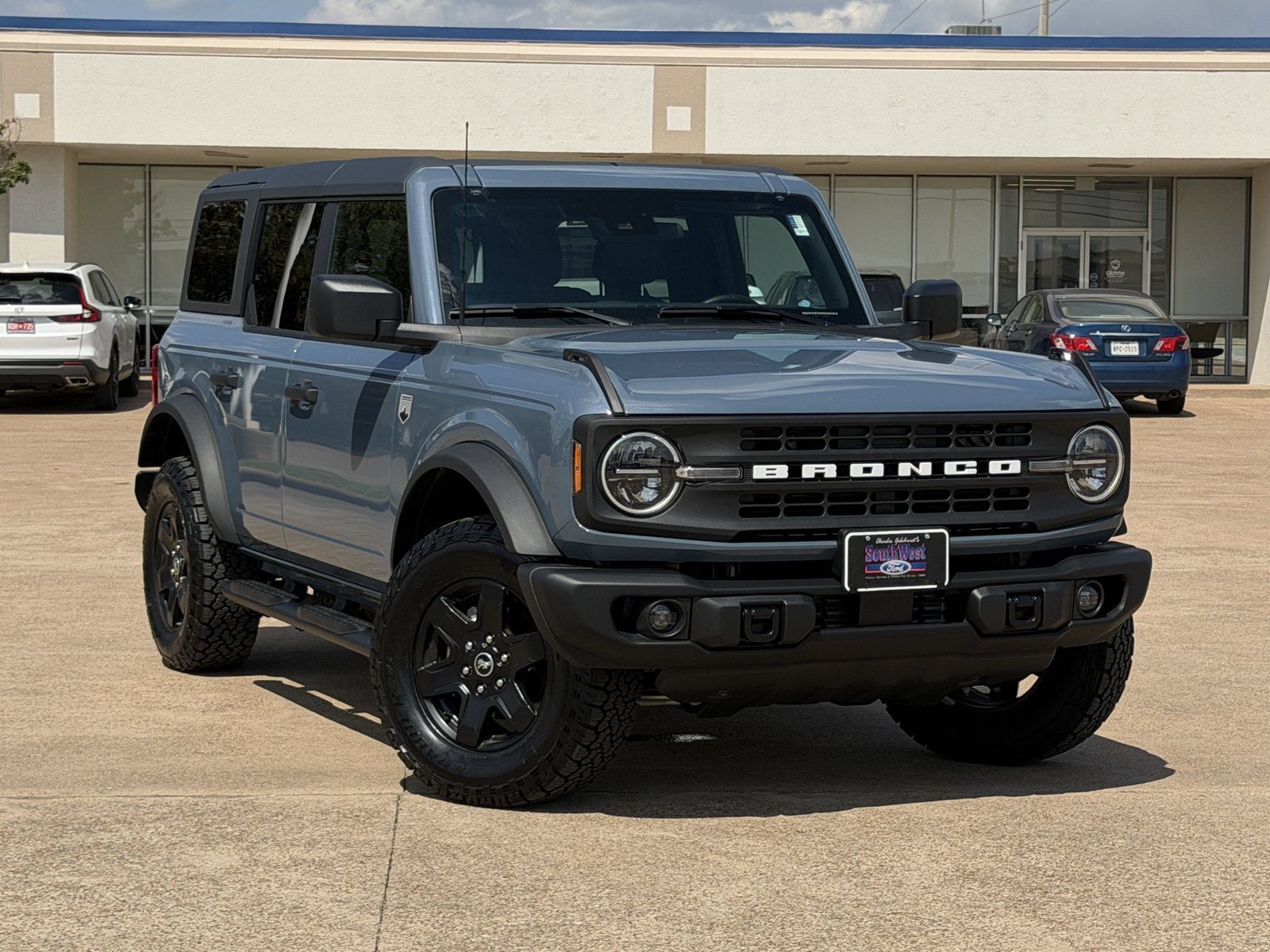Used 2025 Ford Bronco Big Bend w/ Black Diamond Package AWD/4WD image 2