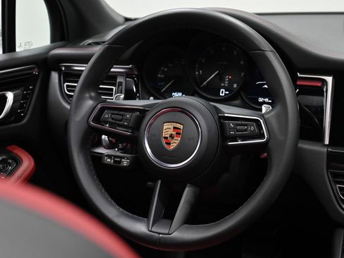 Used 2023 Porsche Macan image 7