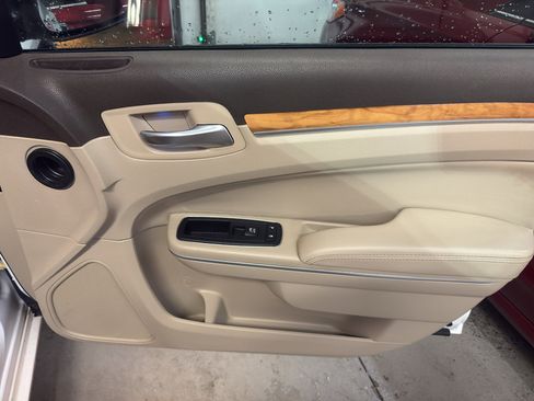 Used 2014 Chrysler 300 C w/ Harman/Kardon Audio Group AWD/4WD image 20