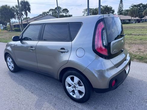 Used 2018 Kia Soul w/ Convenience Package FWD image 5