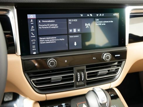 New 2026 Porsche Macan image 25