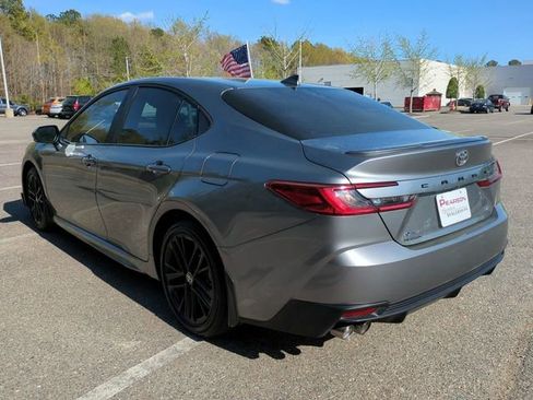 Used 2025 Toyota Camry SE image 6