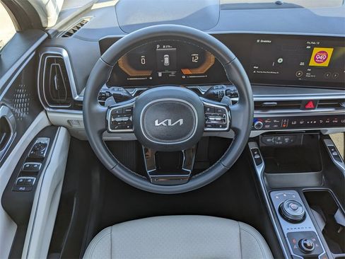 Certified 2025 Kia Sorento EX image 18