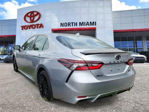 Used 2024 Toyota Camry SE image 3