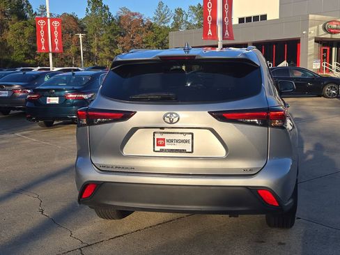 Certified 2024 Toyota Highlander XLE image 4