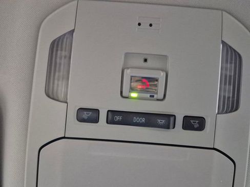 Used 2023 Toyota Highlander L image 21