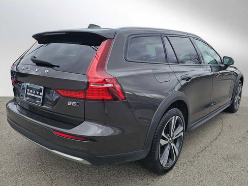 Certified 2025 Volvo V60 B5 Cross Country Plus image 3