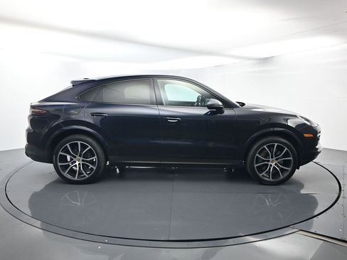Used 2023 Porsche Cayenne Platinum Edition image 16
