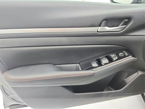 Used 2025 Nissan Altima 2.5 SR image 31