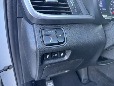 Used 2019 Kia Optima LX image 3