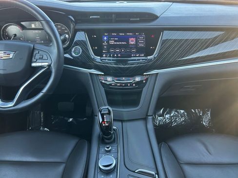 Used 2025 Cadillac XT6 Premium Luxury image 12