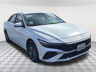 Used 2024 Hyundai Elantra SEL FWD video 3