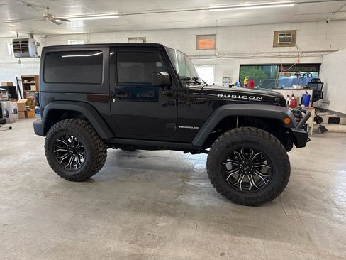 Used 2015 Jeep Wrangler Rubicon w/ Power Convenience Group AWD/4WD image 5
