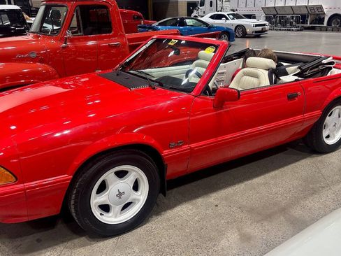 Used 1992 Ford Mustang LX image 1