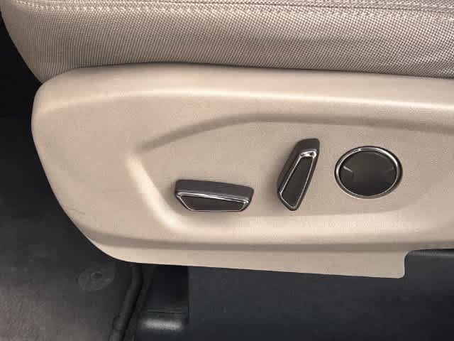 Used 2018 Ford Explorer XLT w/ Equipment Group 201A FWD image 31