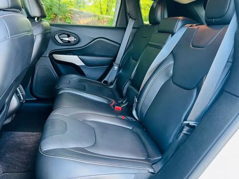 Used 2018 Jeep Cherokee Limited AWD/4WD image 24