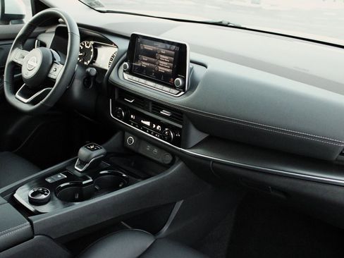 Used 2023 Nissan Rogue SV w/ SV Premium B Package image 27