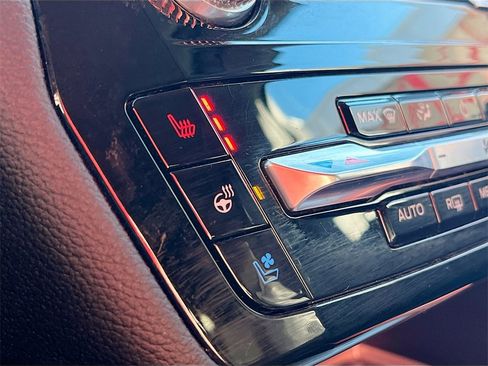 Used 2022 Ford Explorer Limited w/ Equipment Group 301A image 21