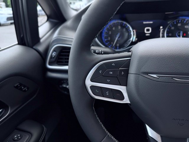 New 2027 Chrysler Pacifica Select FWD image 32