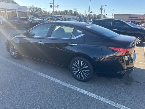 Used 2025 Nissan Altima 2.5 SV image 14