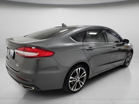 Used 2020 Ford Fusion SE image 12