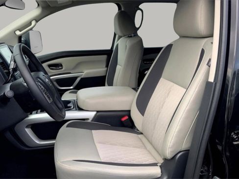 Used 2024 Nissan Titan SV w/ SV Convenience Package image 16