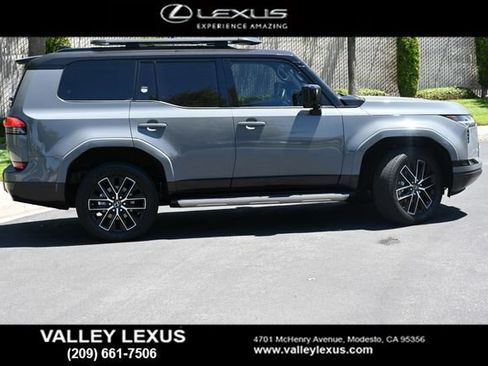Certified 2024 Lexus GX 550 w/ Accessory Package (31) AWD/4WD image 3