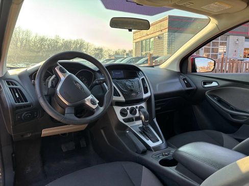 Used 2014 Ford Focus SE w/ SE Winter Package image 6
