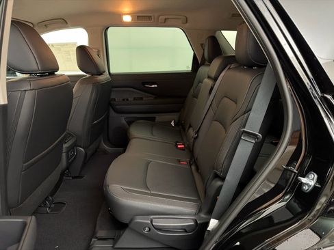 New 2026 Nissan Pathfinder SL FWD image 16