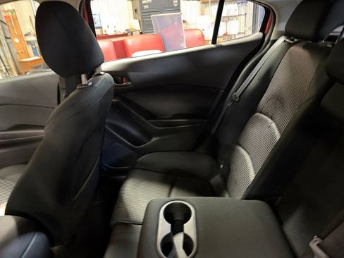 Used 2015 MAZDA MAZDA3 i Touring w/ Technology Package image 32