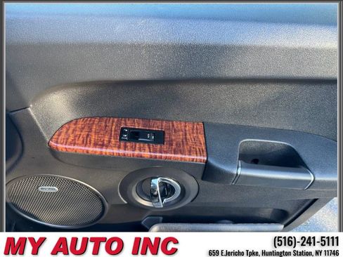 Used 2008 Jeep Commander Limited image 32