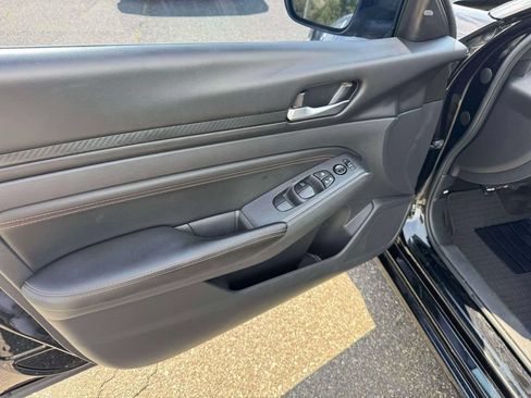 Used 2022 Nissan Altima 2.5 SR FWD image 18