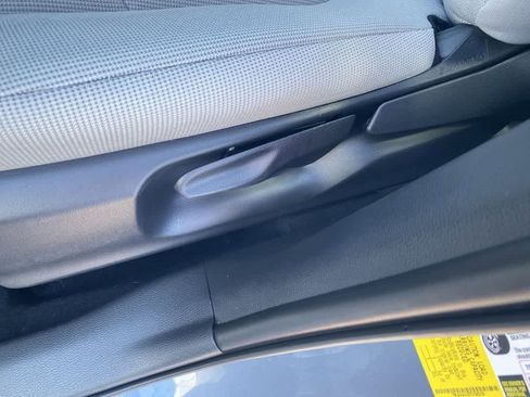 Used 2026 Toyota Corolla Cross L image 12