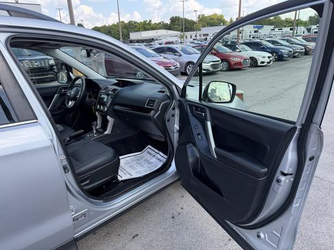 Used 2017 Subaru Forester 2.5i Limited AWD/4WD image 8