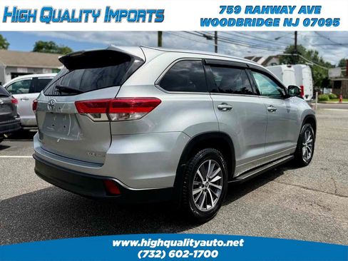 Used 2018 Toyota Highlander XLE AWD/4WD image 7